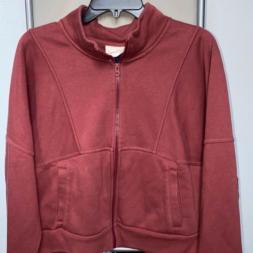 Red crop sweater, size large